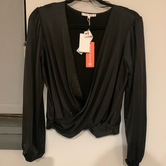 Willow & Clay Wrap Front Blouse in Black size Medium - Picture 1 of 3